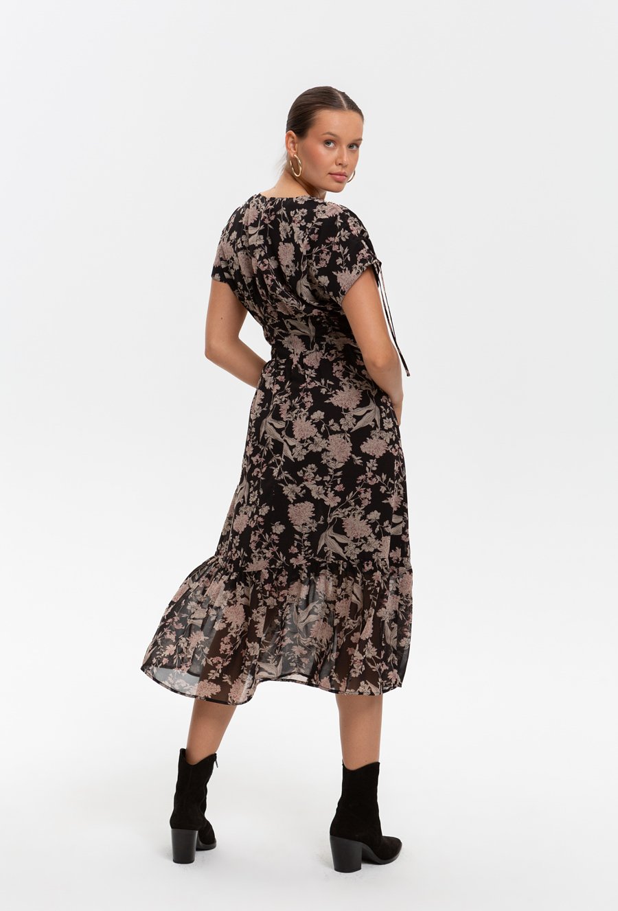 Sukienka w kwiatowy wz&oacute;r