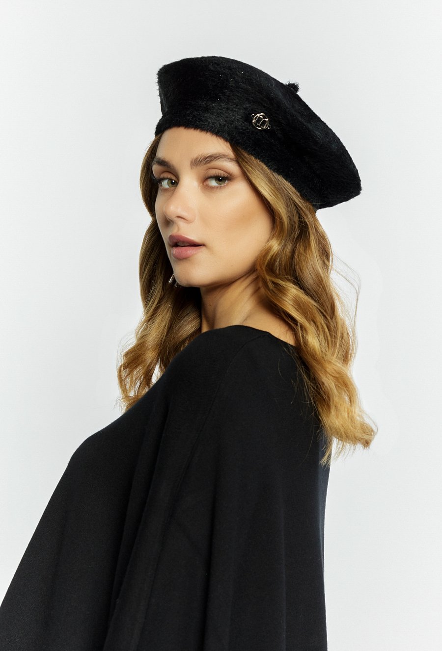 Beret z długim włosiem