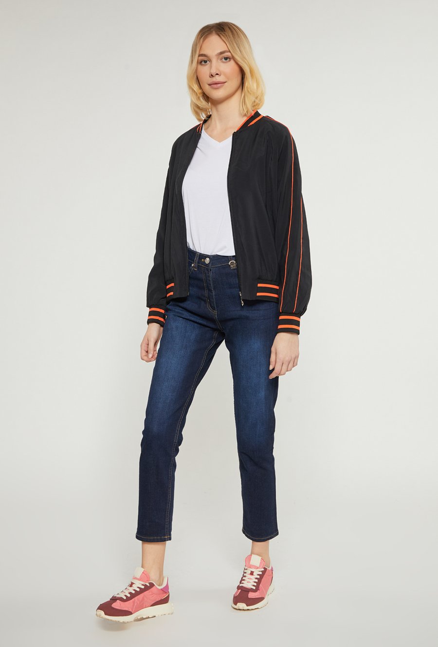 Bluza damska z ozdobnymi wstawkami