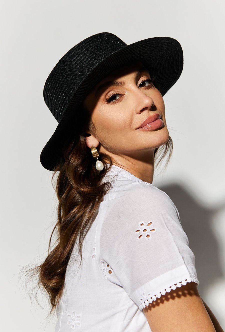 Elegancki pleciony kapelusz