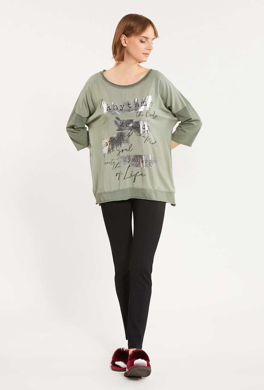 Bluzka damska z ozdobnym napisem