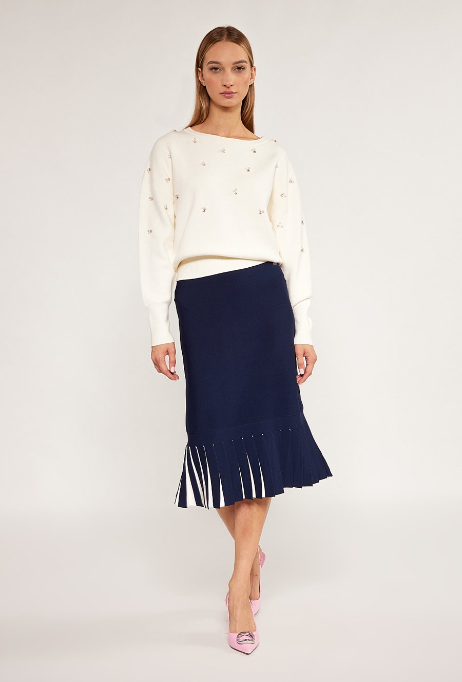 Sp&oacute;dnica damska z zakładkami