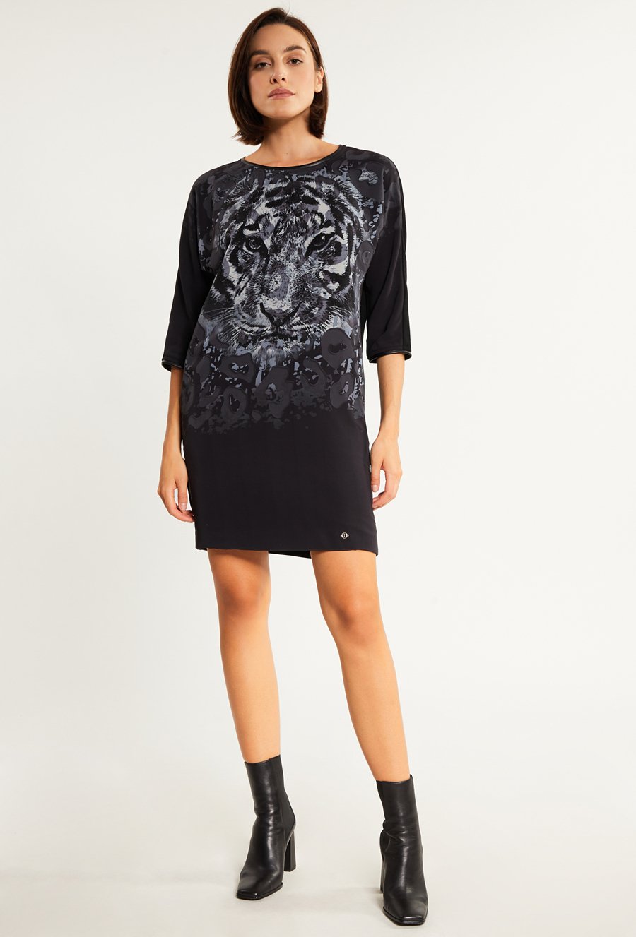 Sukienka damska z ozdobnym printem