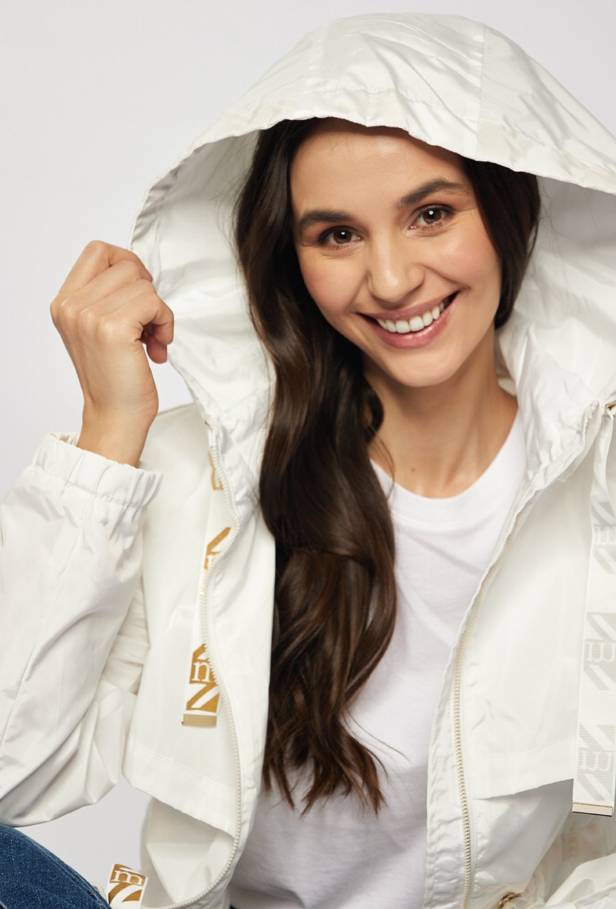 Klasyczny płaszcz damski typu parka