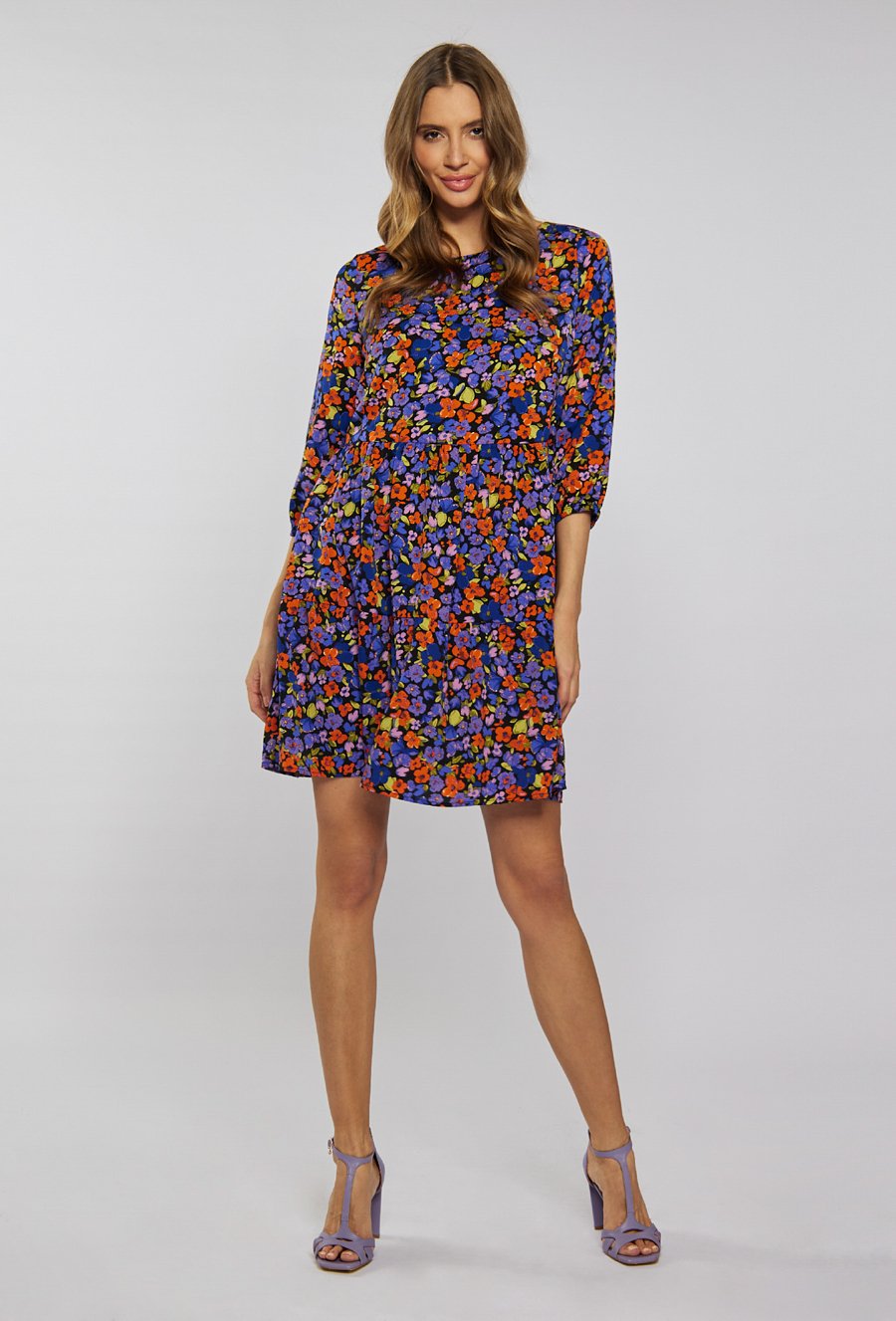 Czarna sukienka w kwiaty