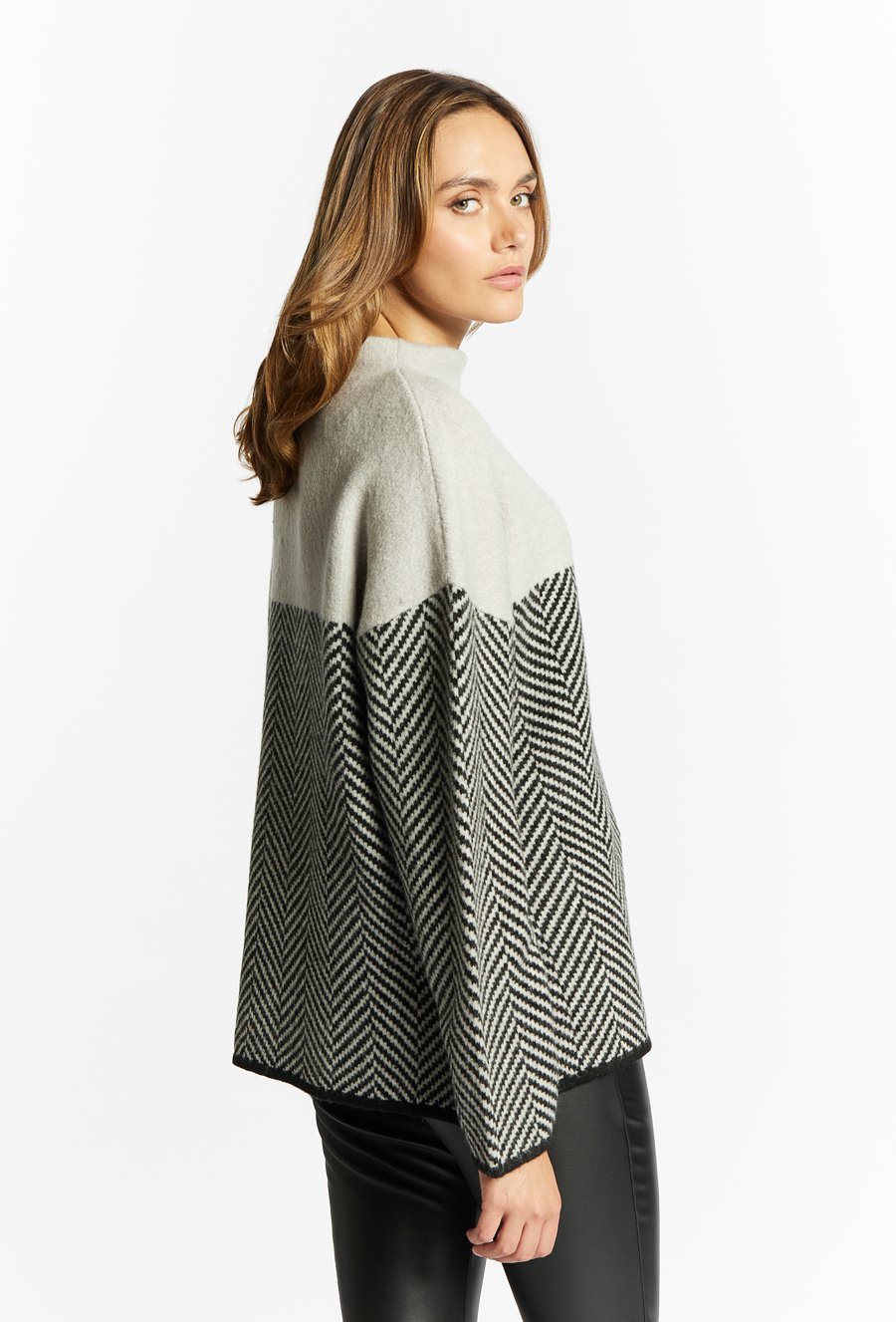 Sweter z domieszką wełny