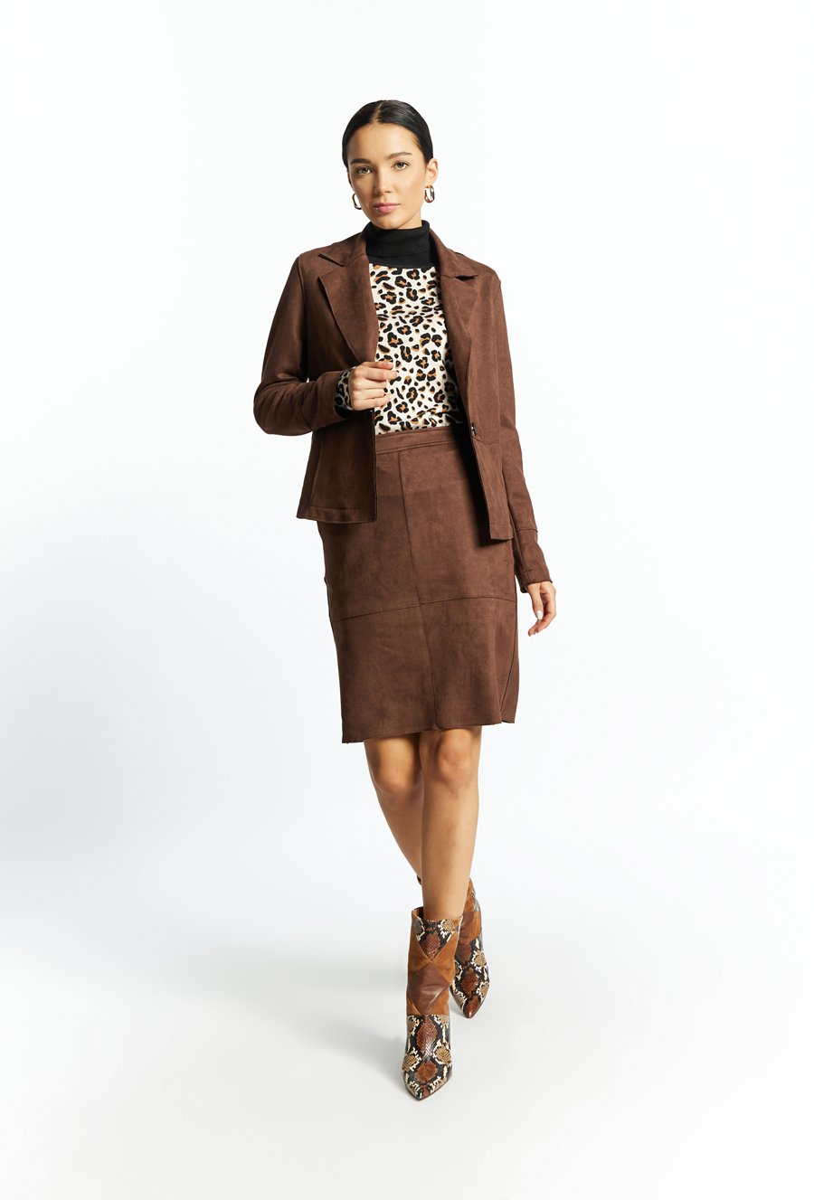 Klasyczna sp&oacute;dnica damska