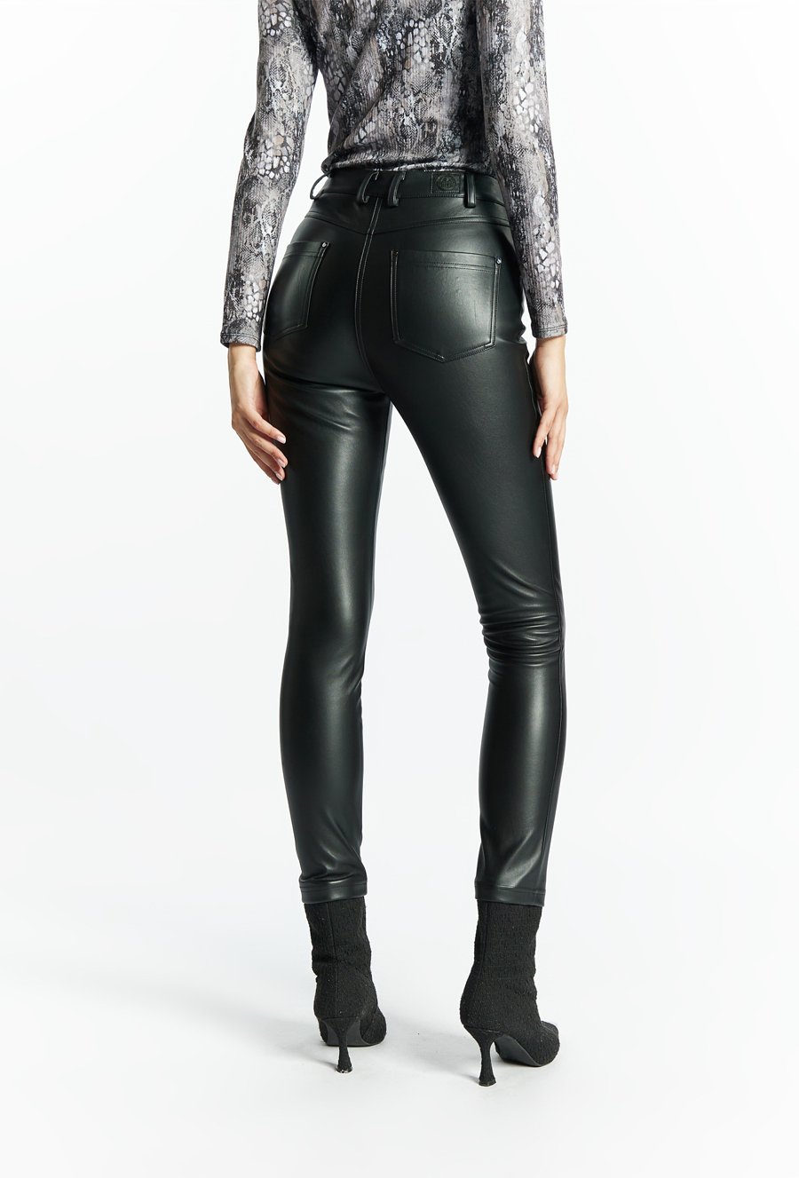 Spodnie z imitacji sk&oacute;ry