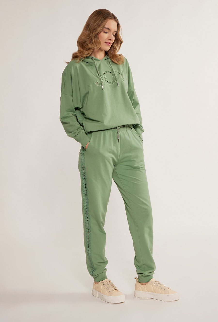 Bluza z ażurowym napisem