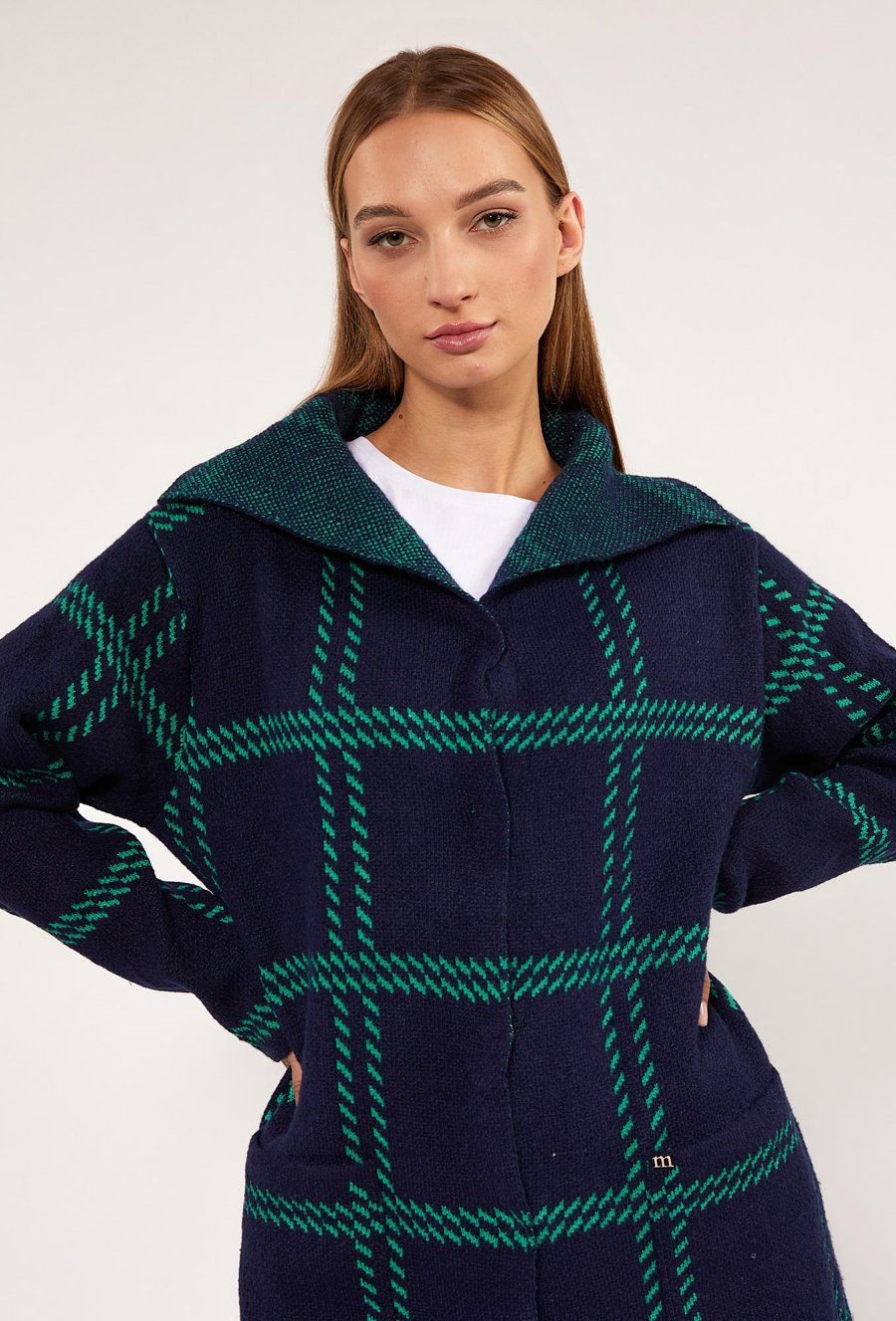 Swetrowy płaszcz z wzorem