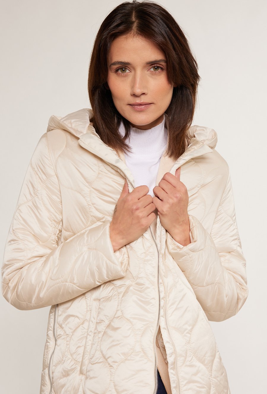 Casualowy płaszcz z kapturem