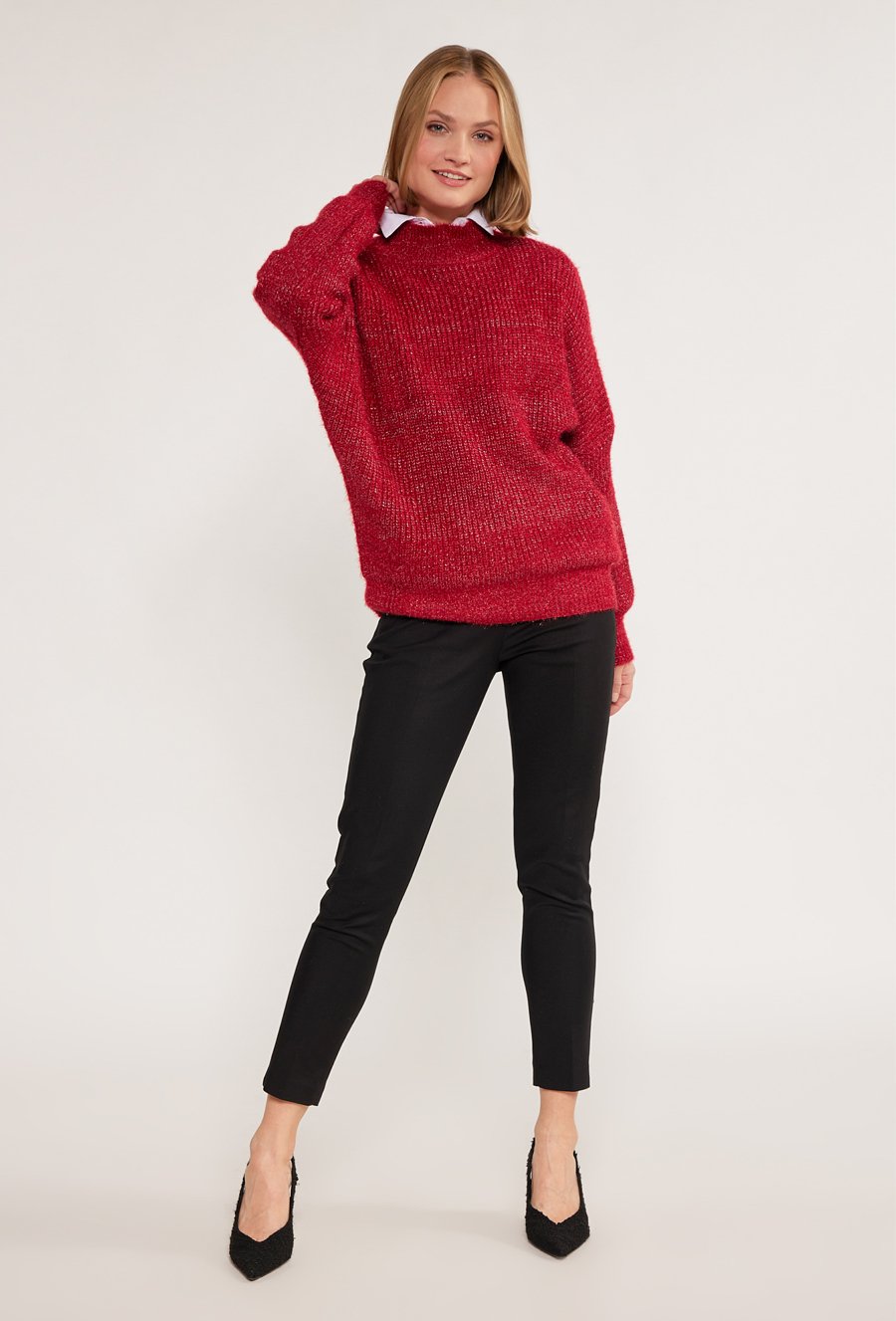 Sweter o swobodnym kroju