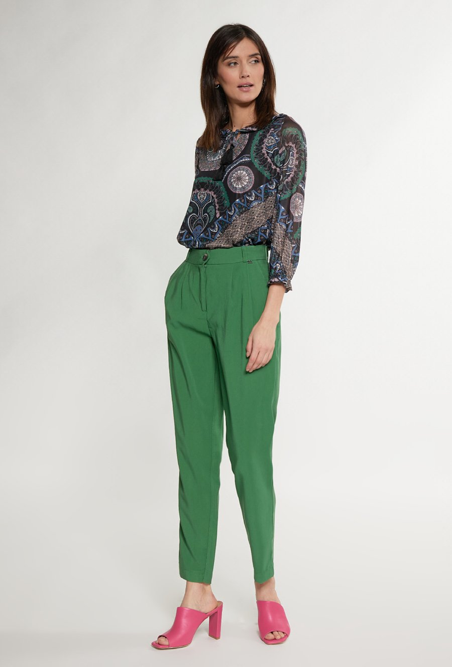 Materiałowe spodnie z wiskozy