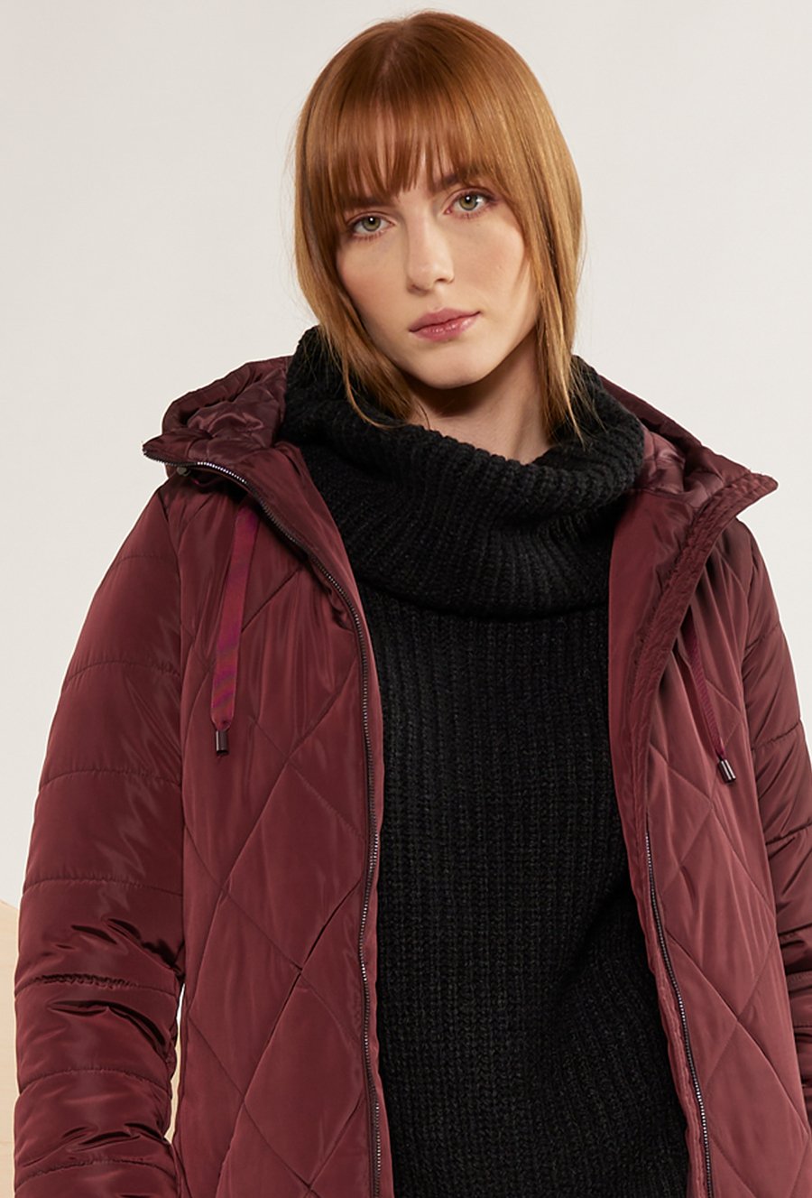 Pikowana kurtka z kapturem