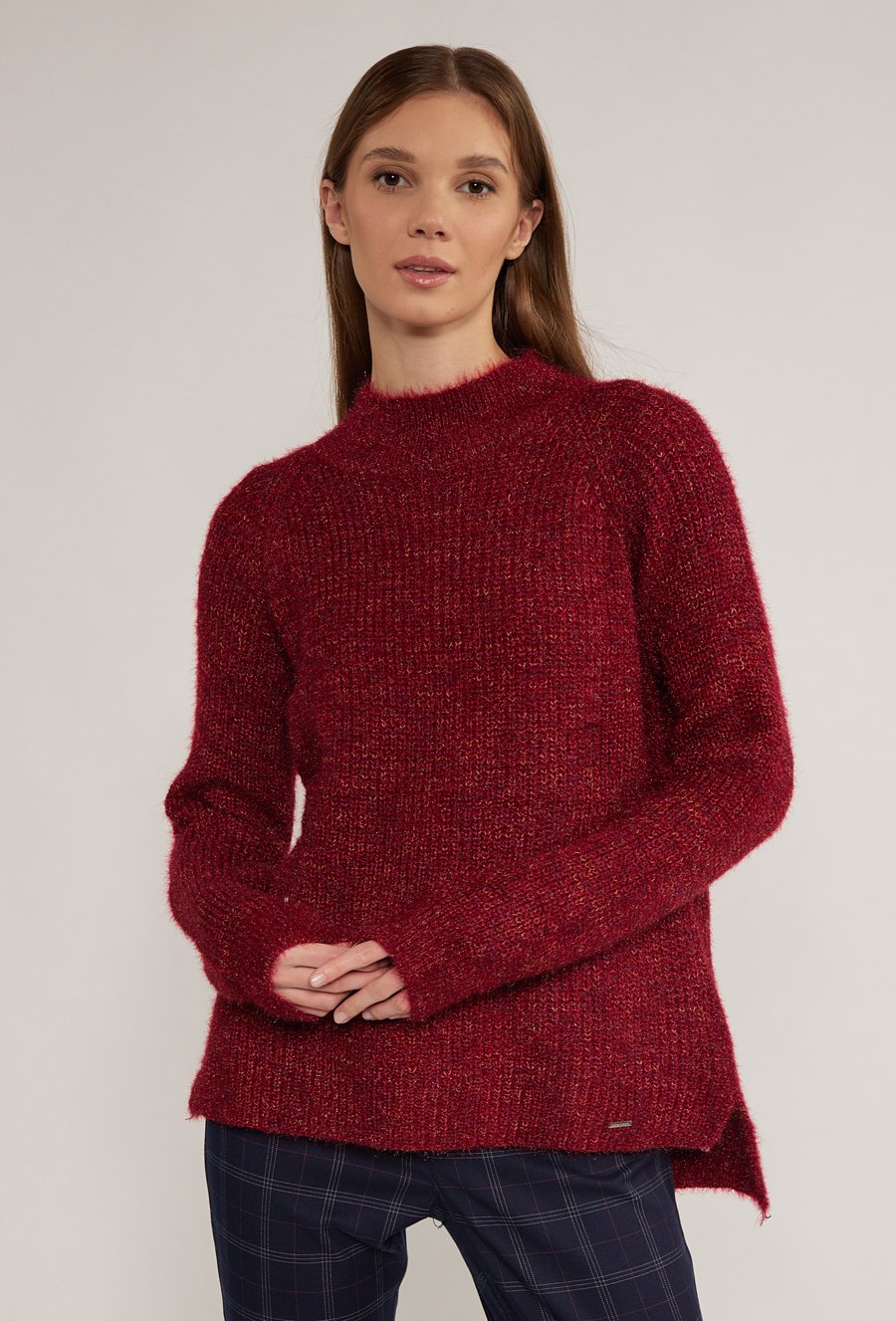 Sweter z dłuższym tyłem