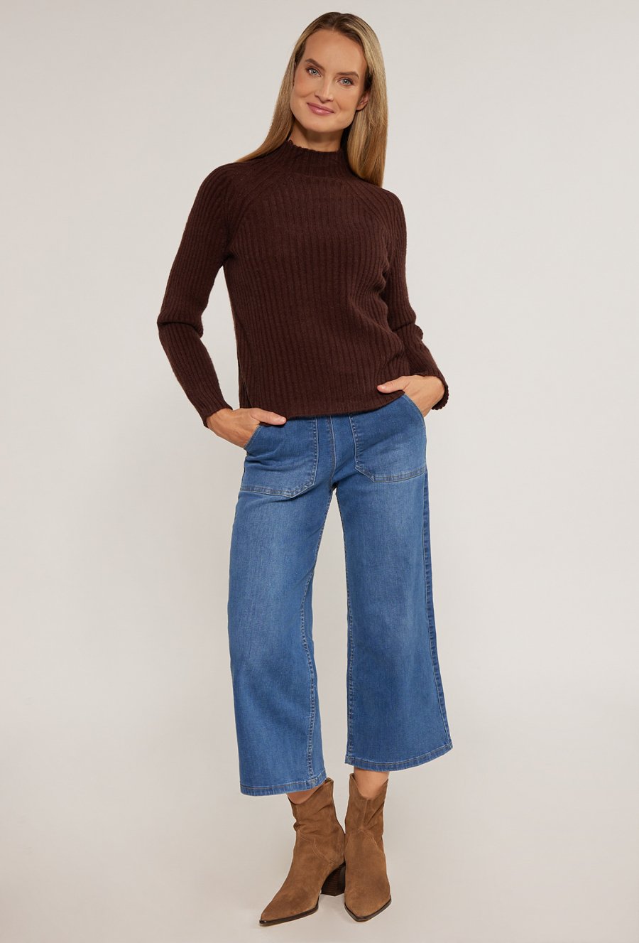 Sweter z prążkowaniem