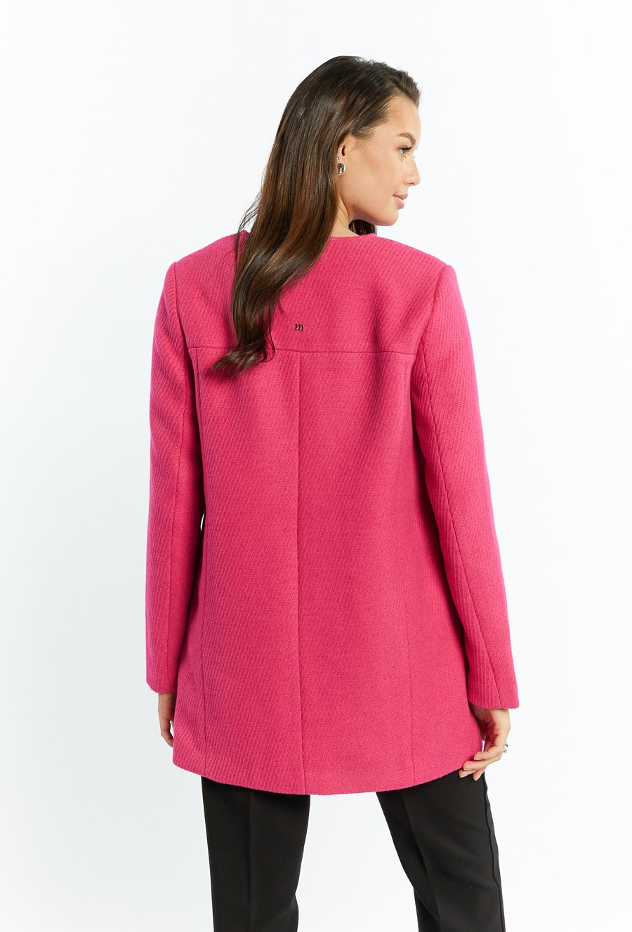 Płaszcz damski o prostym fasonie