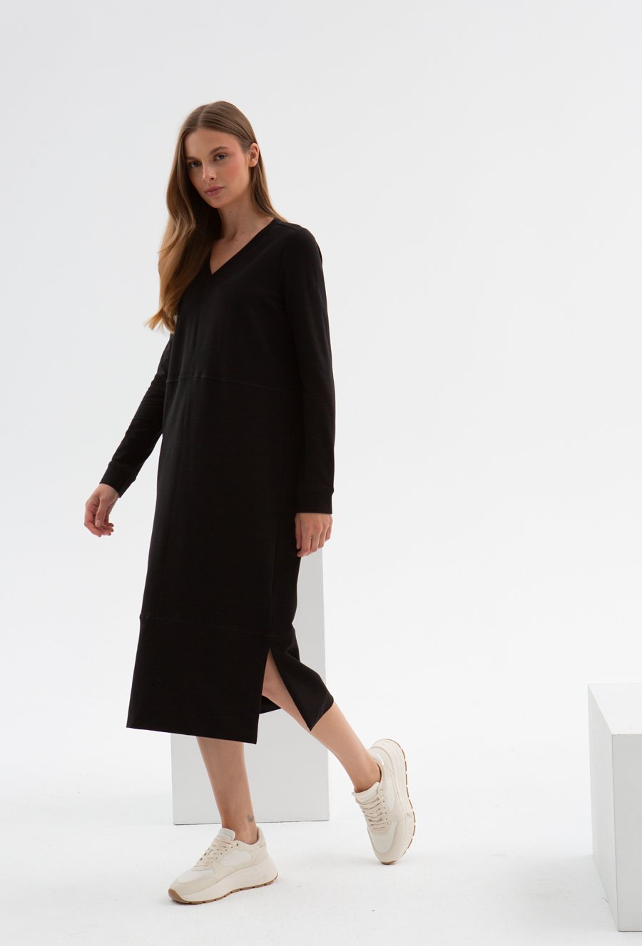 Czarna bawełniana sukienka z przeszyciami