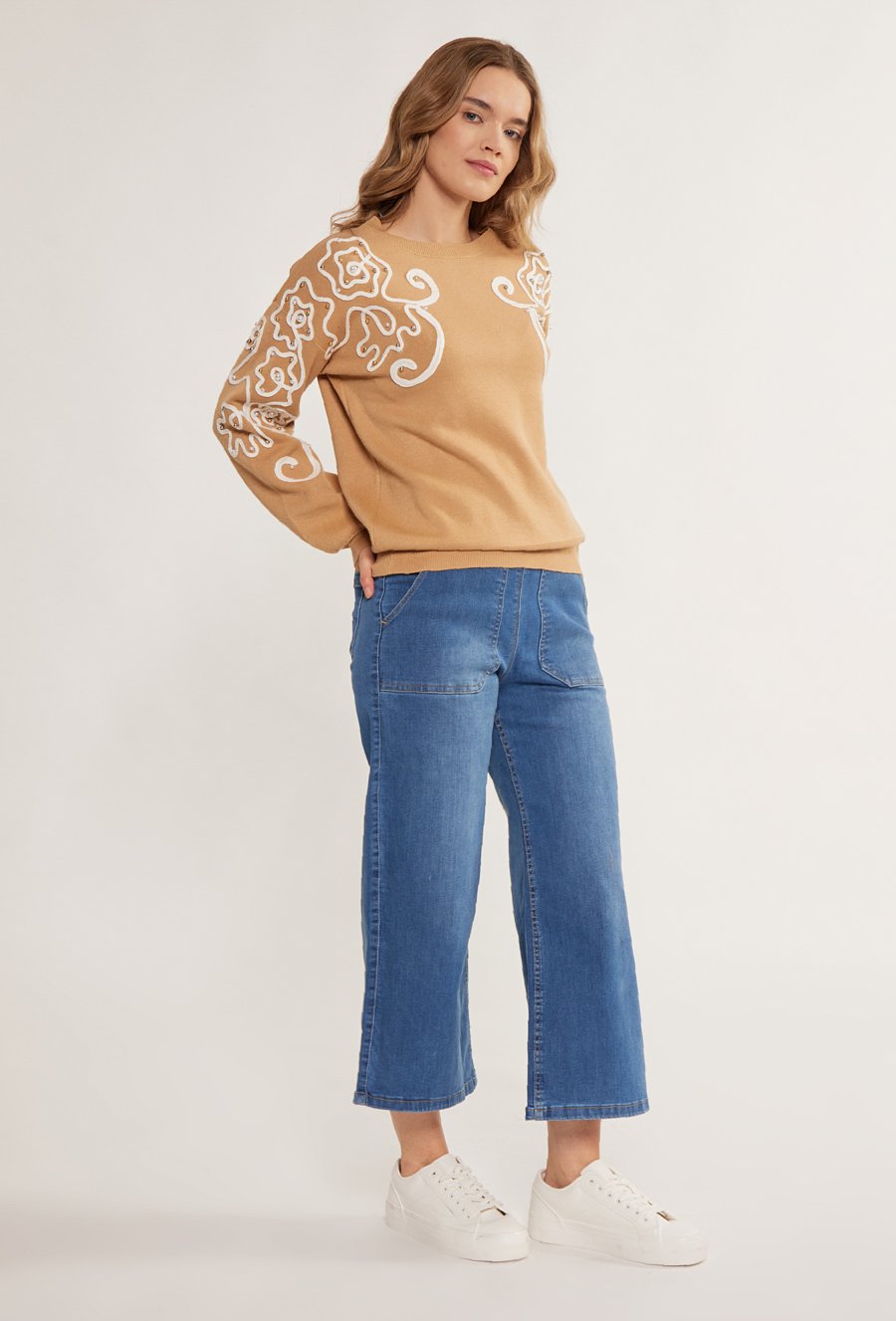 Wiskozowy sweter z wzorem