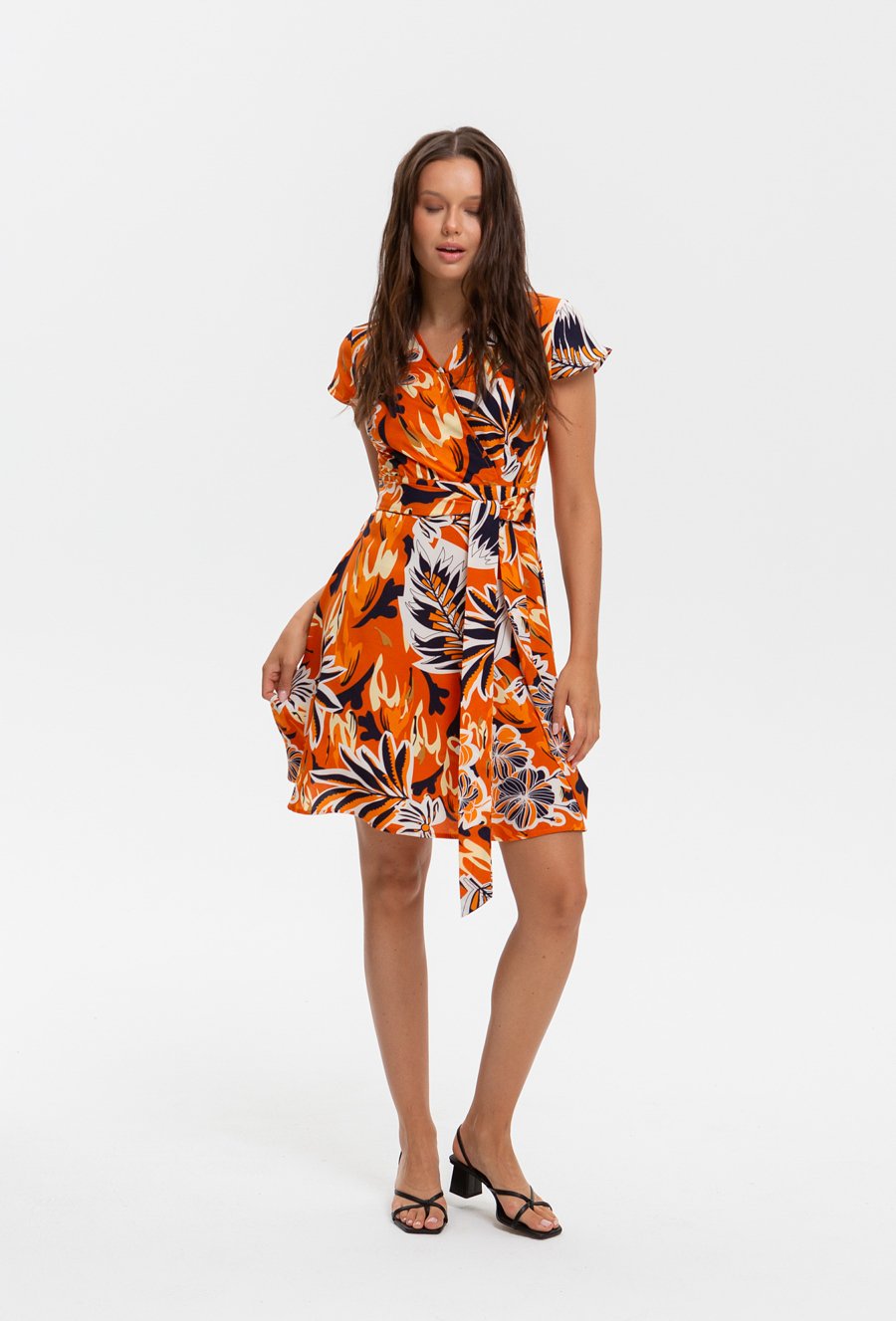 Mini sukienka w kwiecisty wz&oacute;r