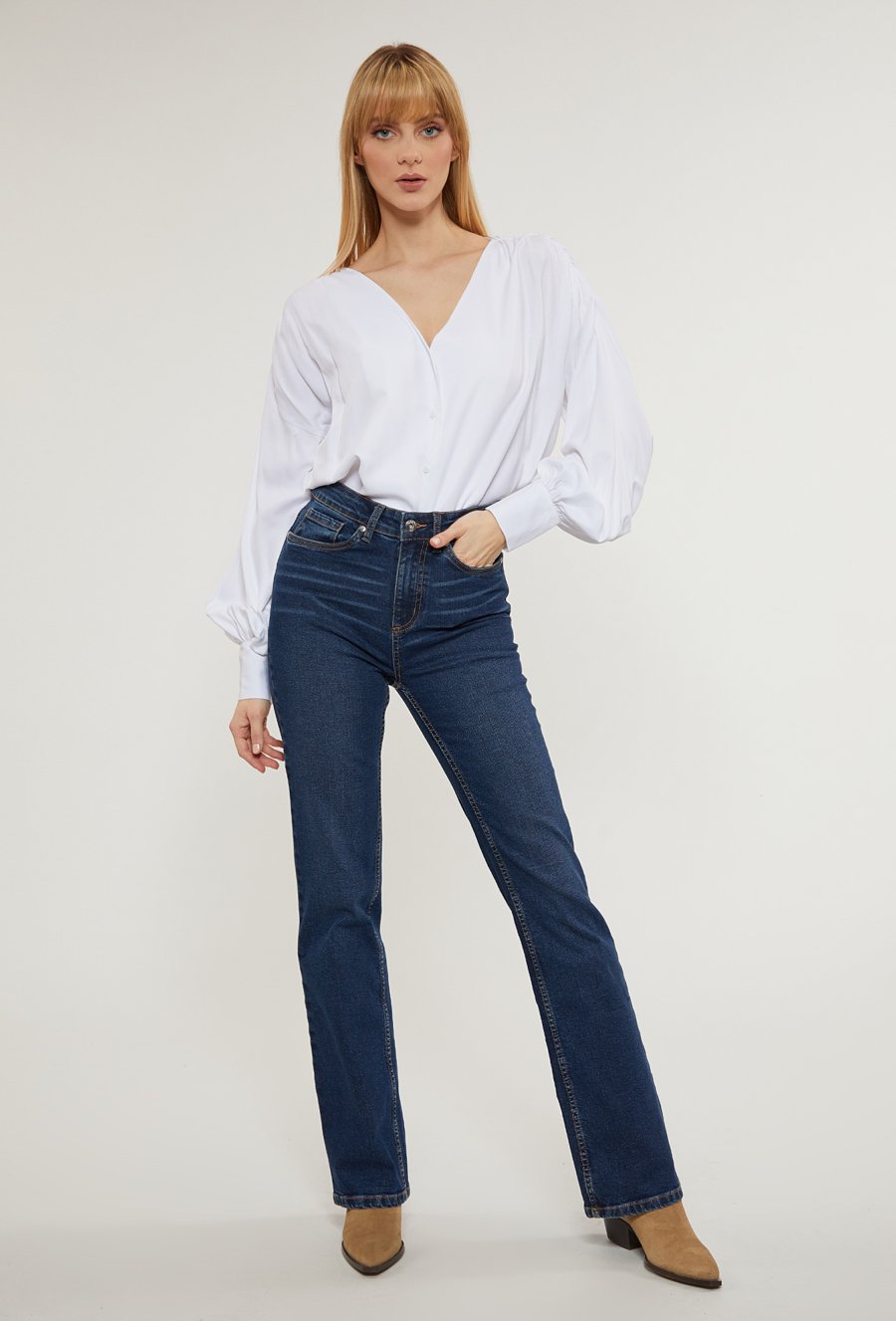 Satynowa bluzka z obszernym rękawem