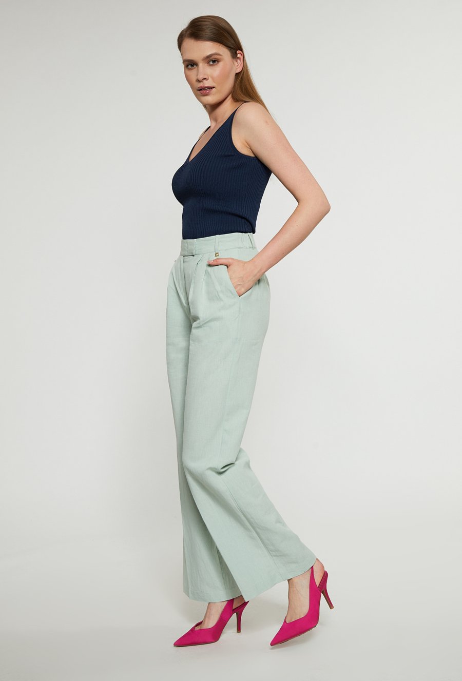 Materiałowe spodnie damskie