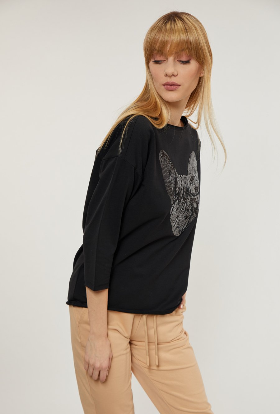 Bluza z cekinową aplikacją