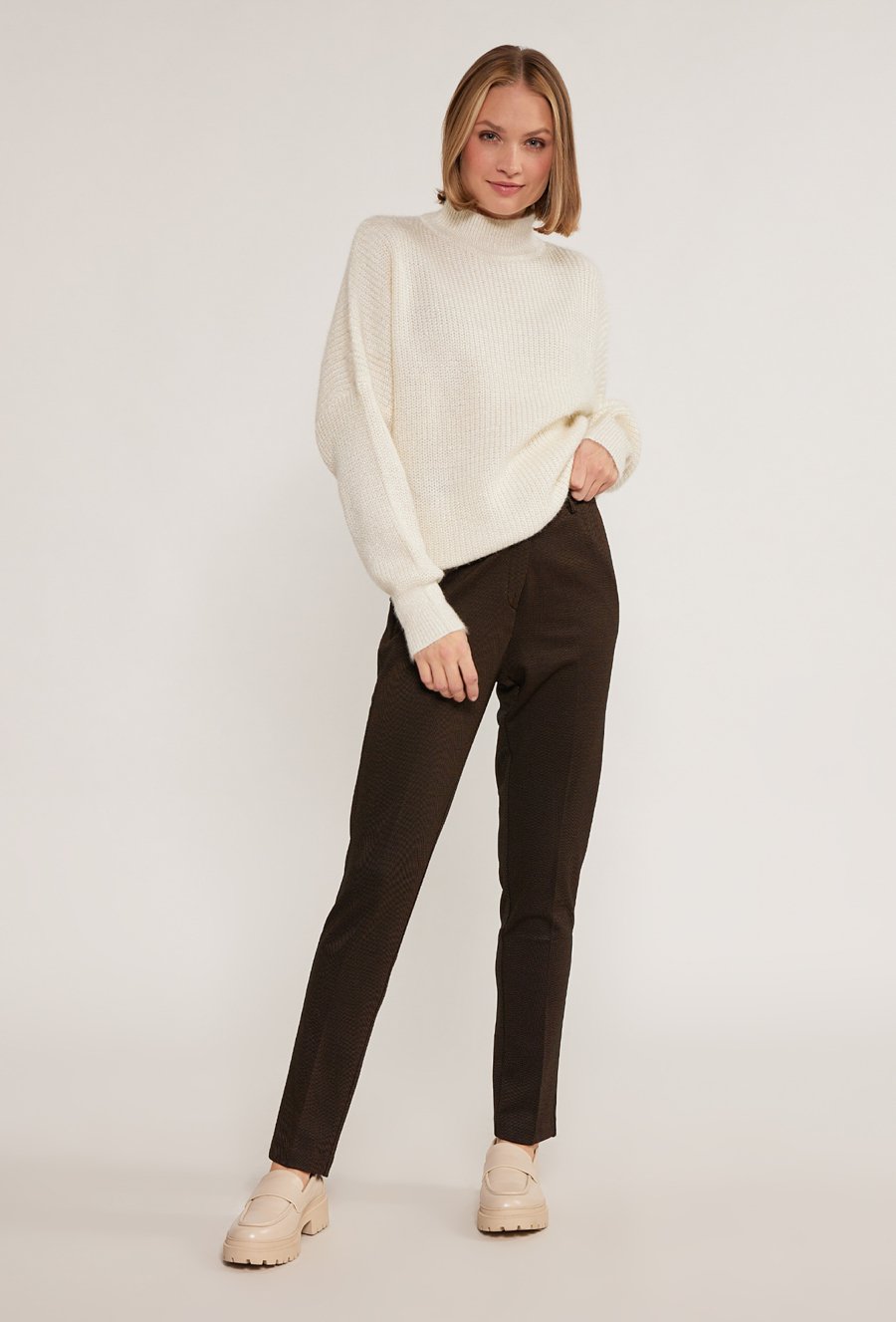 Eleganckie spodnie w drobny wz&oacute;r