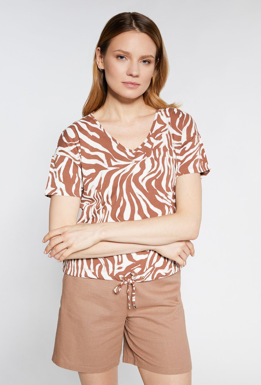 Wzorzysty t-shirt ze ściągaczem u dołu