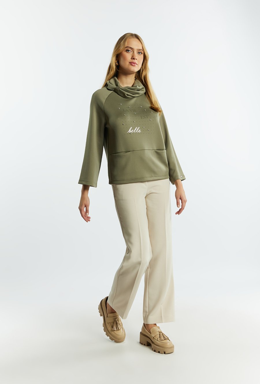 Bluza damska z luźnym golfem