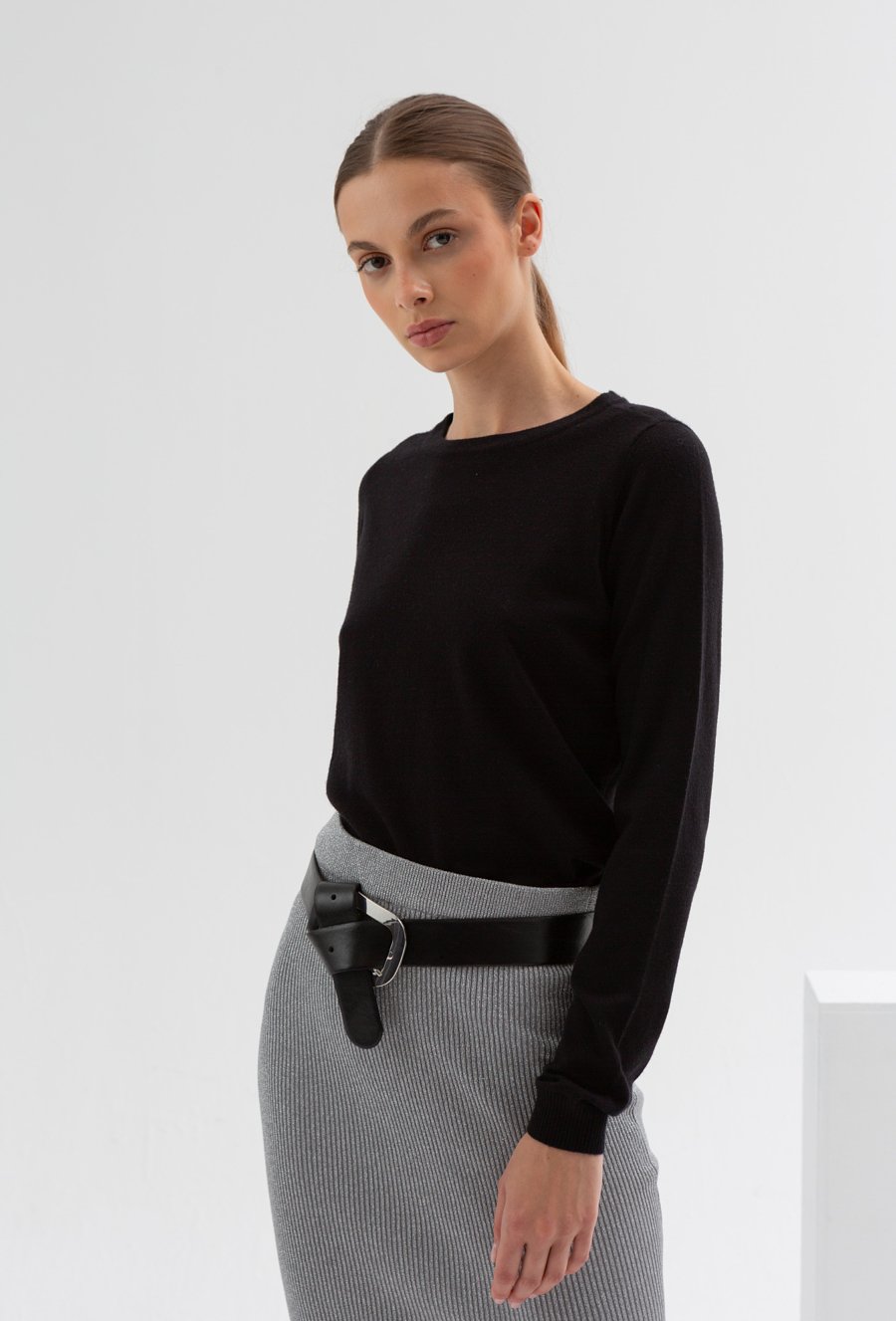 Wiskozowy sweter z kolekcji basic