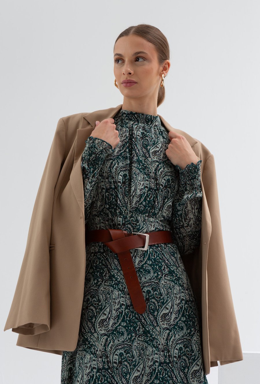 Sukienka ze zwiewnej tkaniny