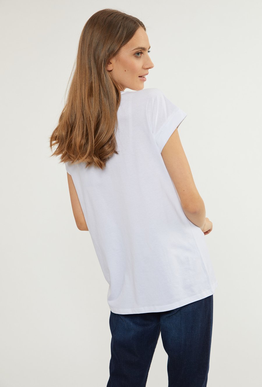 T-shirt damski z cekinowym panelem