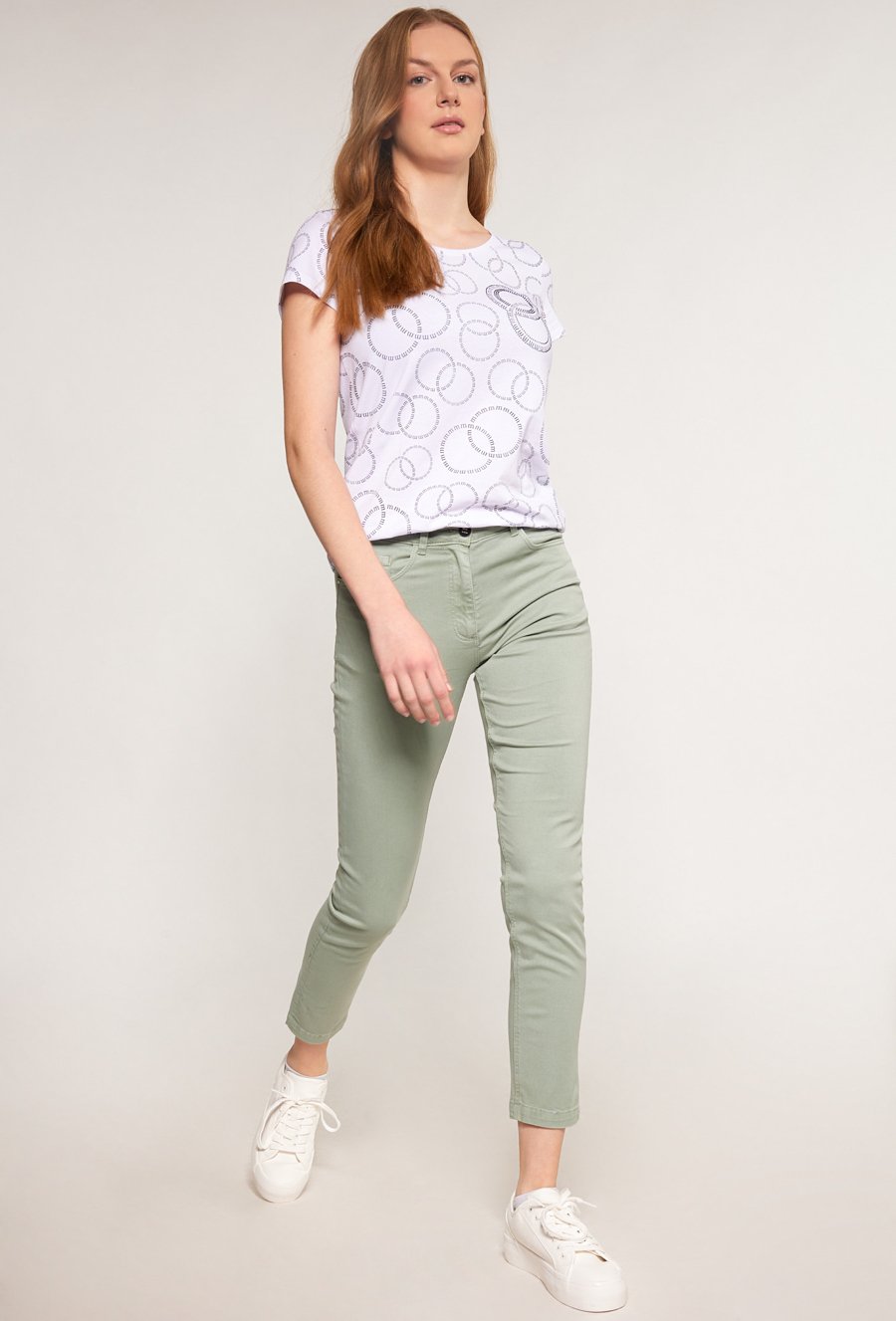 Klasyczne spodnie ze średnim stanem