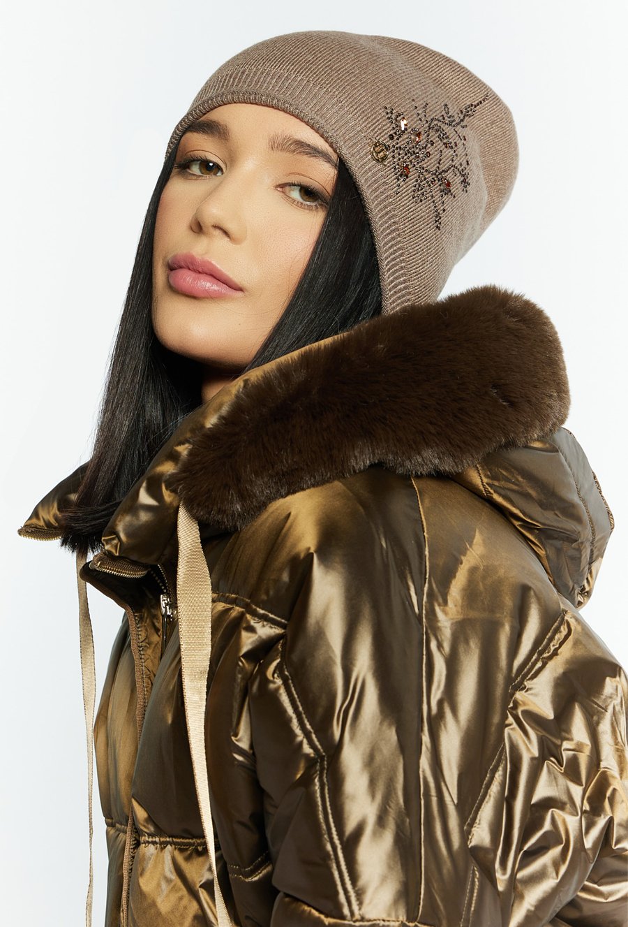 Czapka damska z domieszką wełny