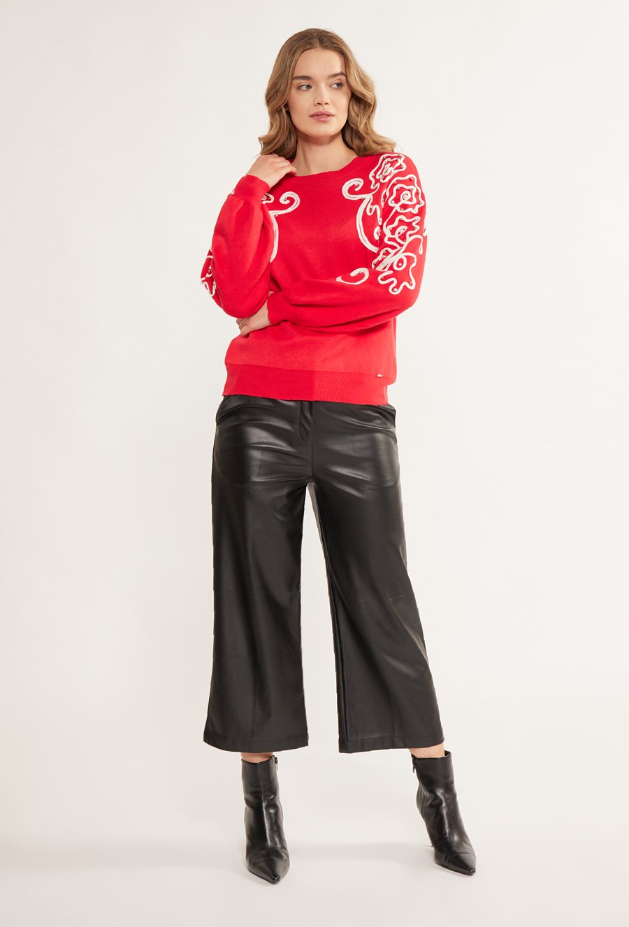 Wiskozowy sweter z wzorem