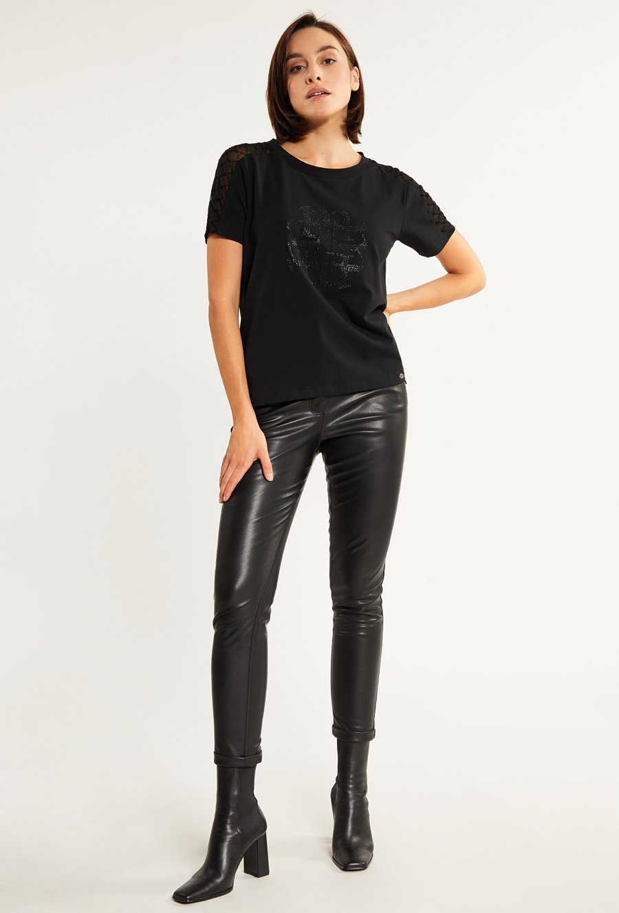 Bluzka z siateczką na ramionach