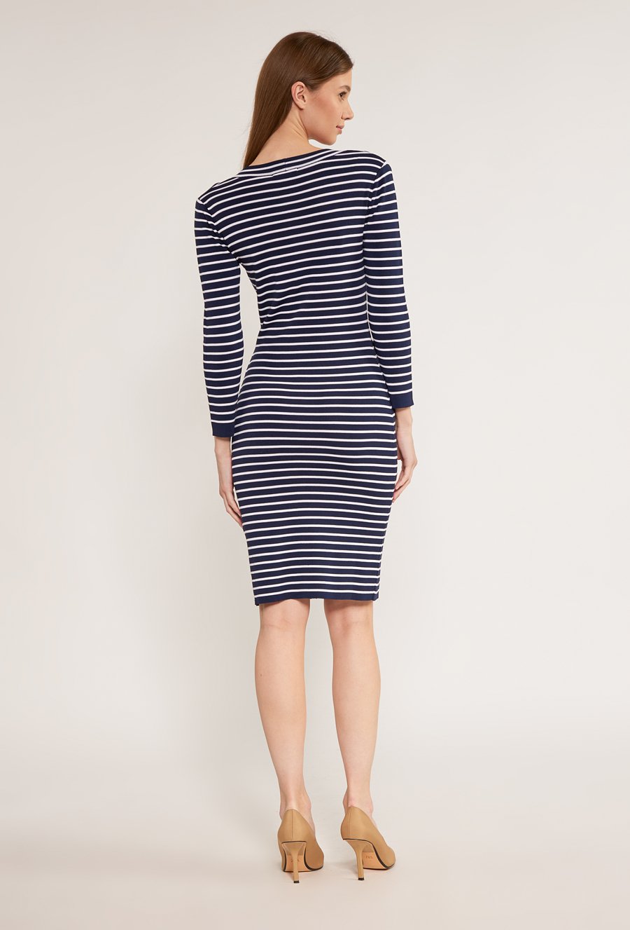 Dzianinowa sukienka w paski