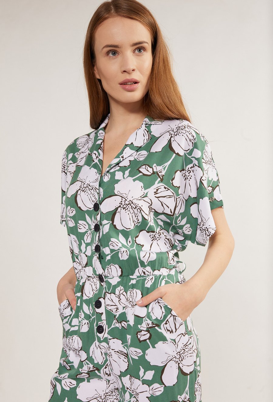 Wzorzysty kombinezon damski