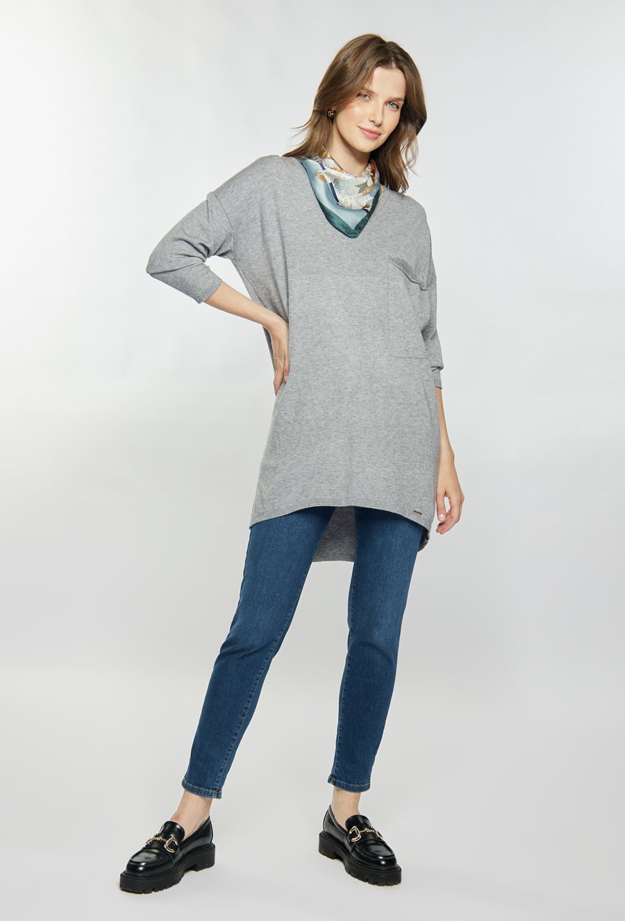 Asymetryczny sweter z kieszonką