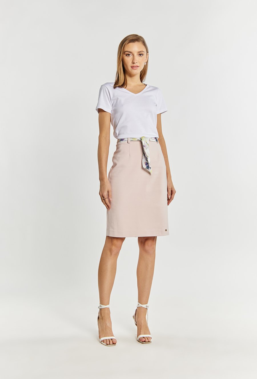 T-shirt damski z agrafką