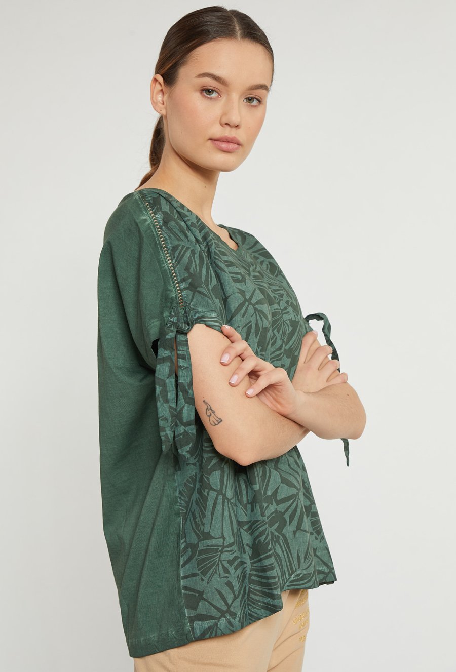 Wzorzysta bluzka z efektem sprania