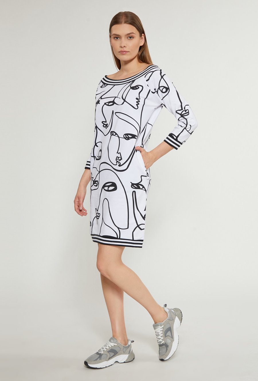 Sukienka damska z ciekawym wzorem