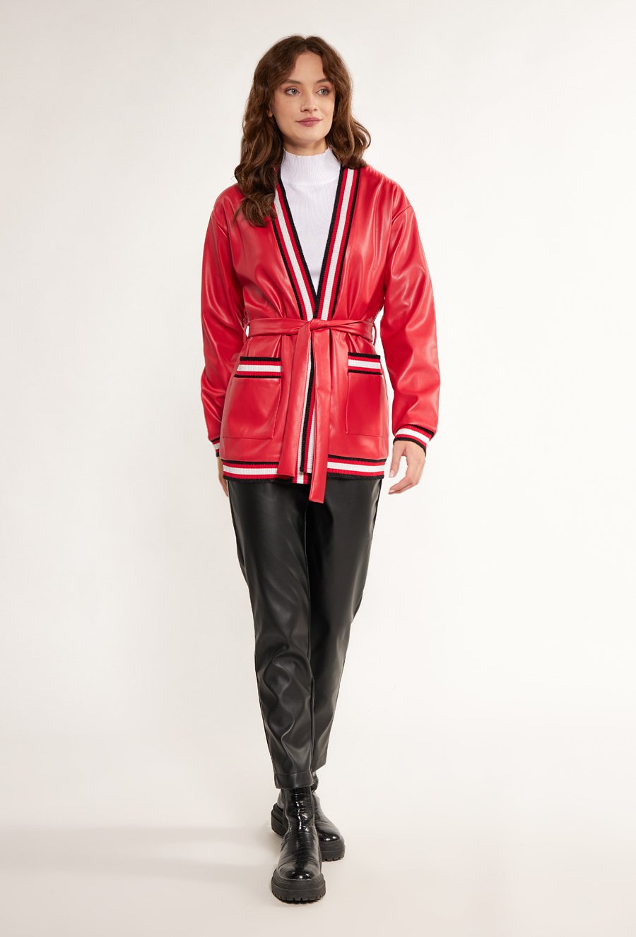 Żakiet z imitacji sk&oacute;ry