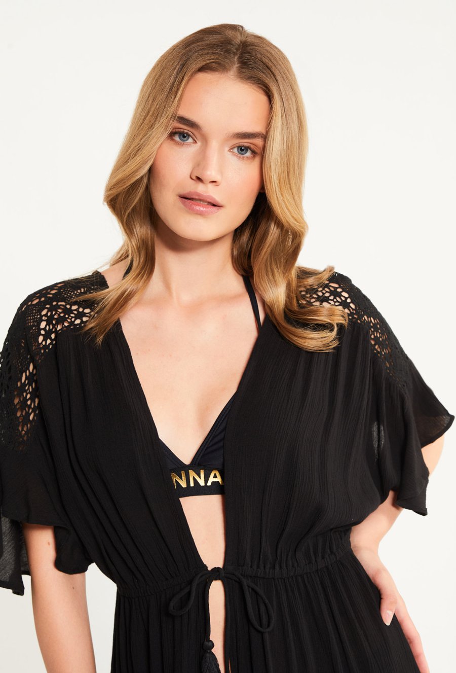 Narzutka damska z frędzlami