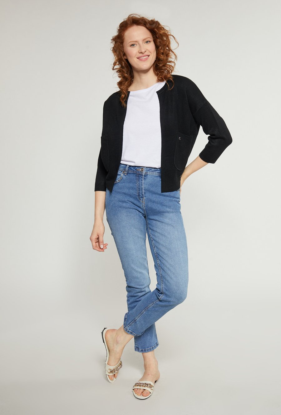 Kr&oacute;tki kardigan z kieszonkami