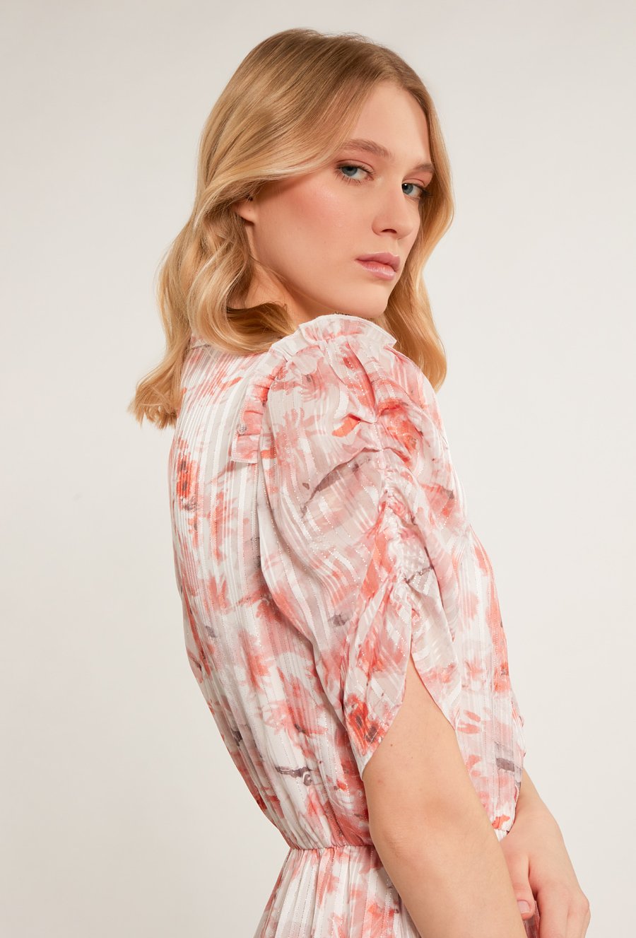 Sukienka damska z kwiecistym wzorem