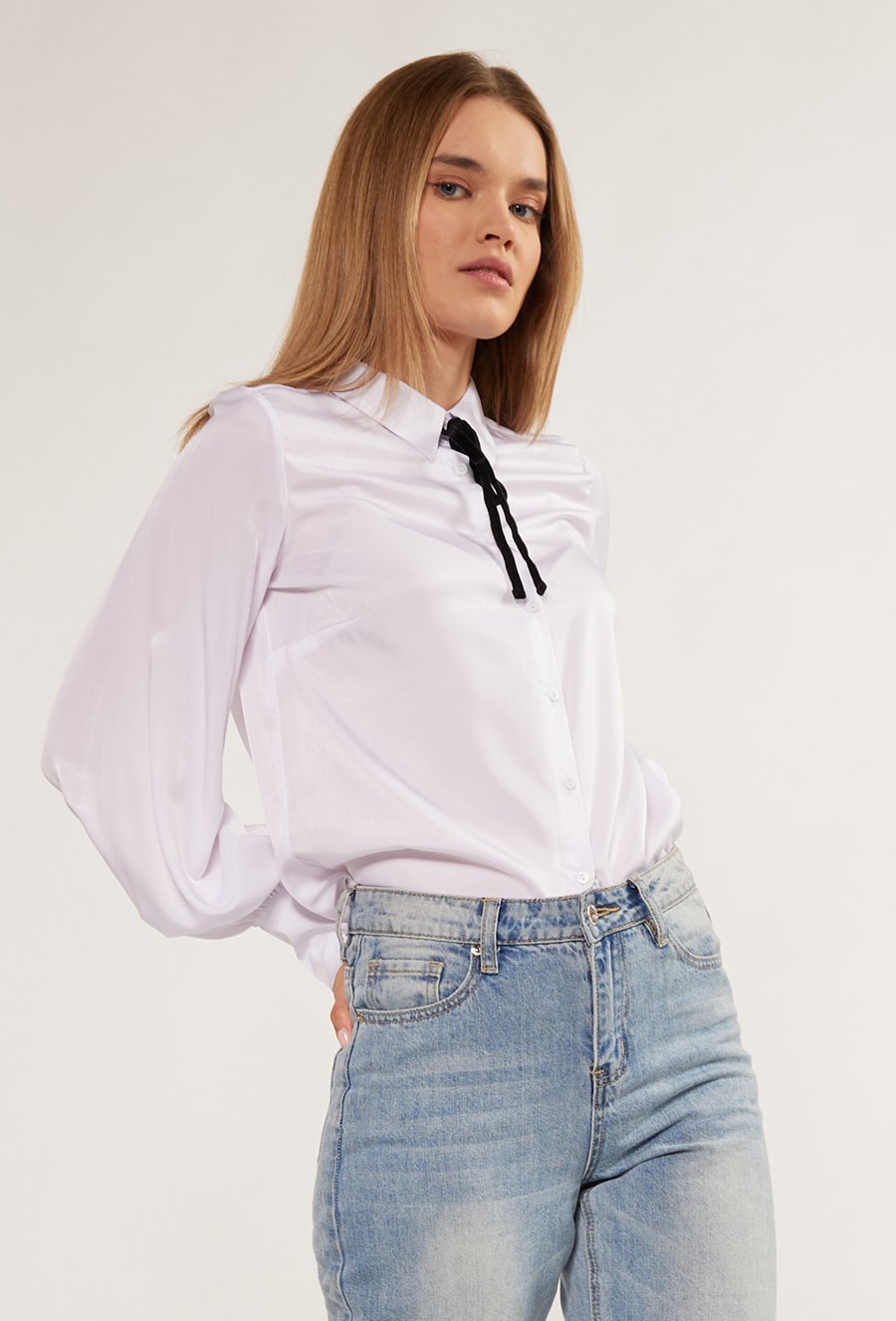 Gładka koszula z wiązaniem