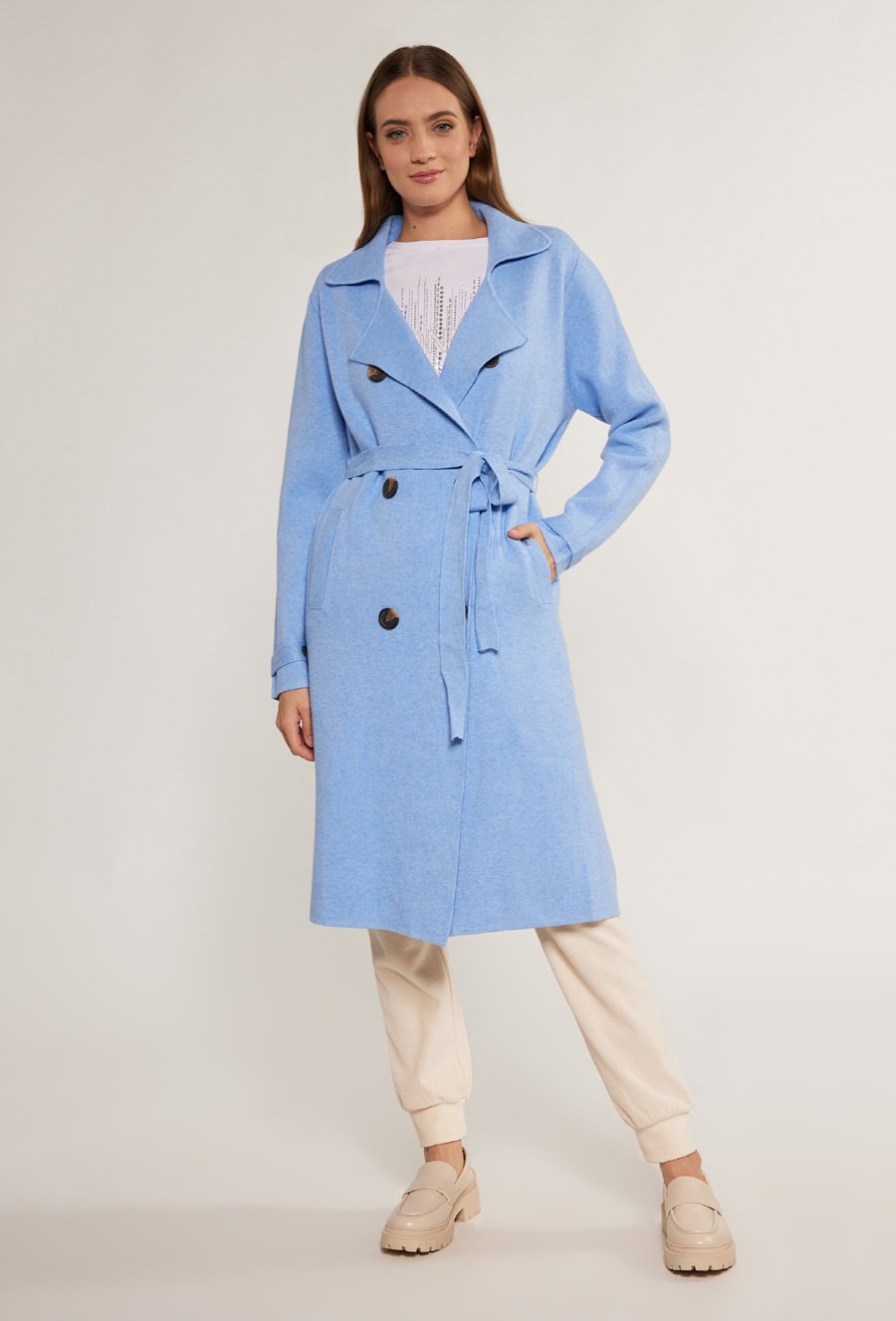 Swetrowy płaszcz z wiązaniem