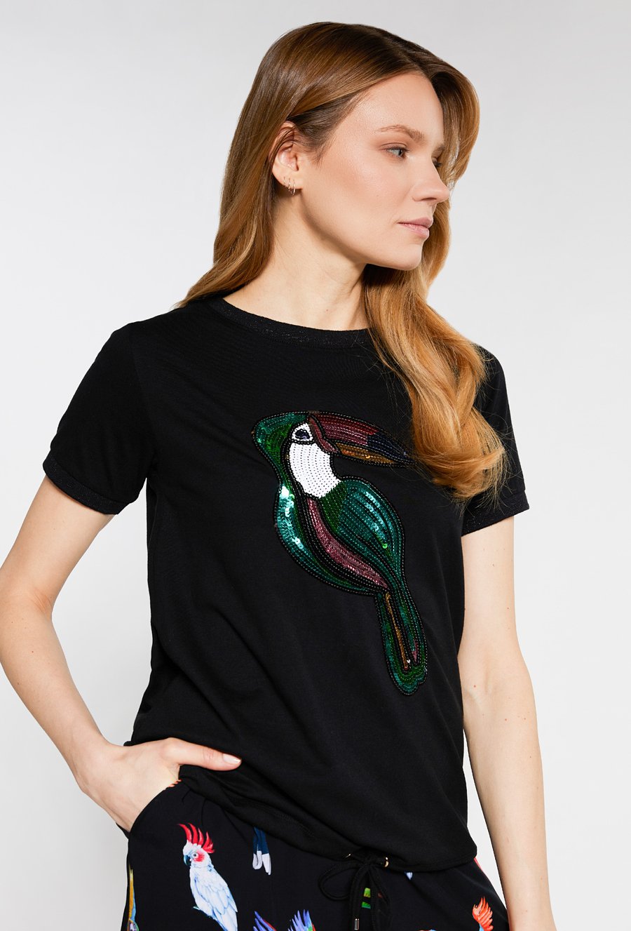 T-shirt z cekinowym wzorem